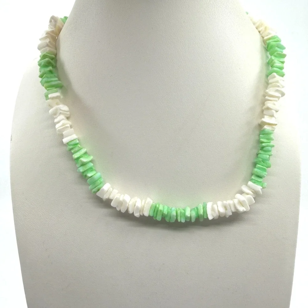 Vintage Y2K Chip Bead Necklace White & Green Retro Beach Jewelry
